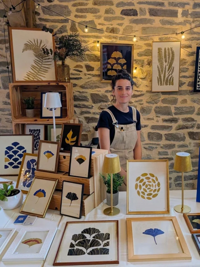 Olivia sur son stand Kokoli au marché nocturne du Domaine du Château du Bertry